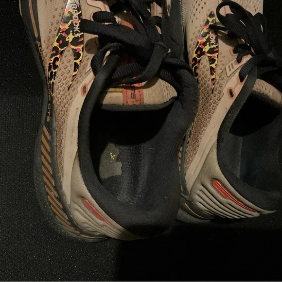 Brooks Tan and Black Running Shoes with Leopard Detail women’s size 9 - Picture 10 of 10